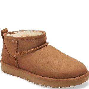 New in box size 8 Ugg ultra mini chestnut